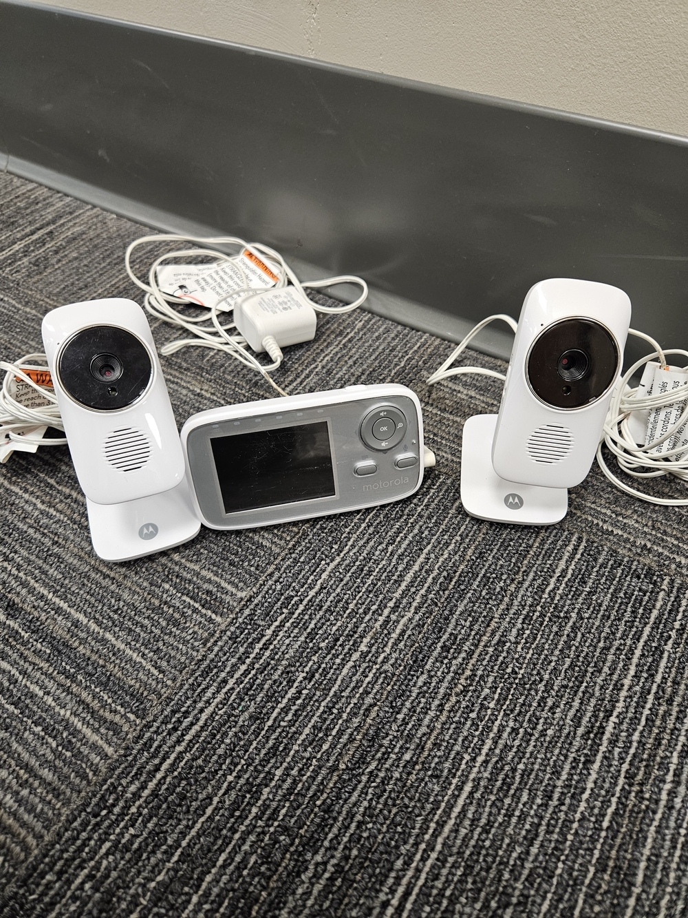 Motorola White Baby Monitor with Dual Cameras